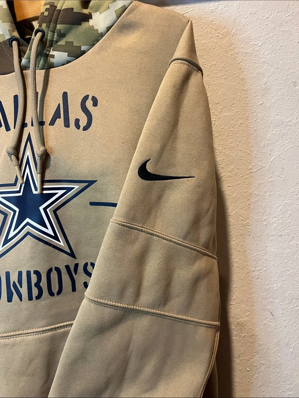 Nike Men’s Dallas Cowboys Onfield Military Collab Tan Hoodie size M